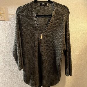 Green sweater, stylish gold zipper